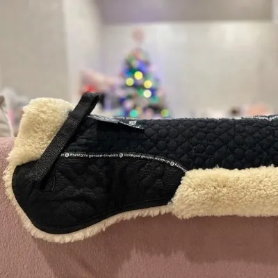 "Rhinegold" sadulapehmendus lambakarvaga