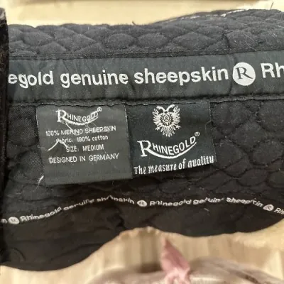 "Rhinegold" sadulapehmendus lambakarvaga